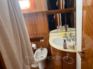 guy couach 2100 rivierabroker 17