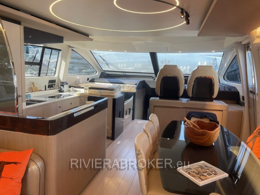 AZIMUT_72_FLY_2020-rivierabroker-15