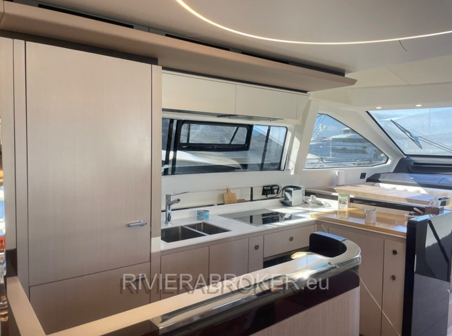 AZIMUT_72_FLY_2020-rivierabroker-16