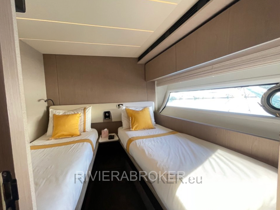 AZIMUT_72_FLY_2020-rivierabroker-49