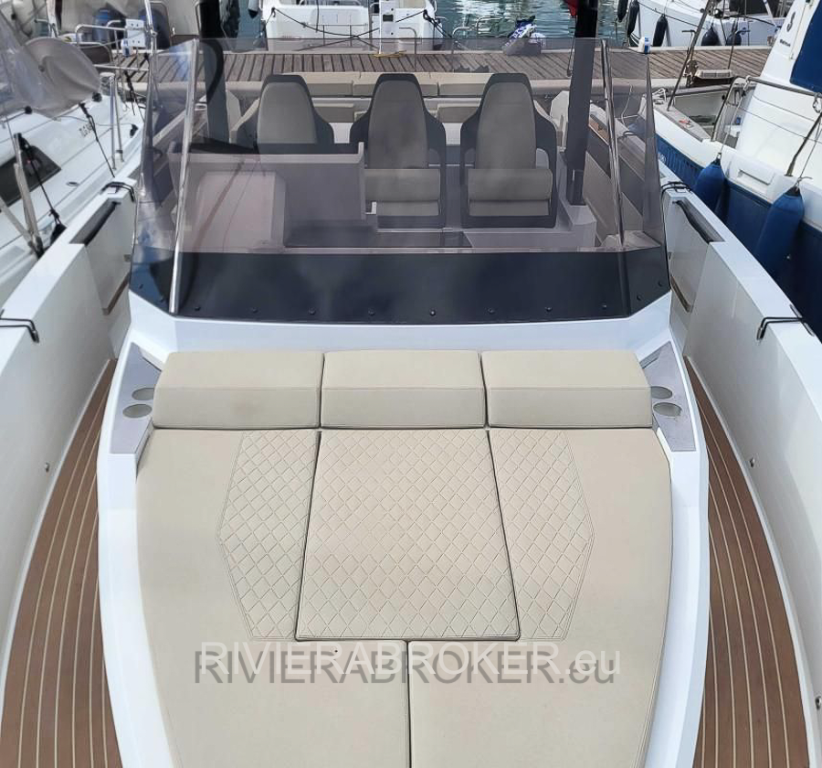 DE-ANTONIO-YACHTS-D36-OPEN-rivierabroker-16