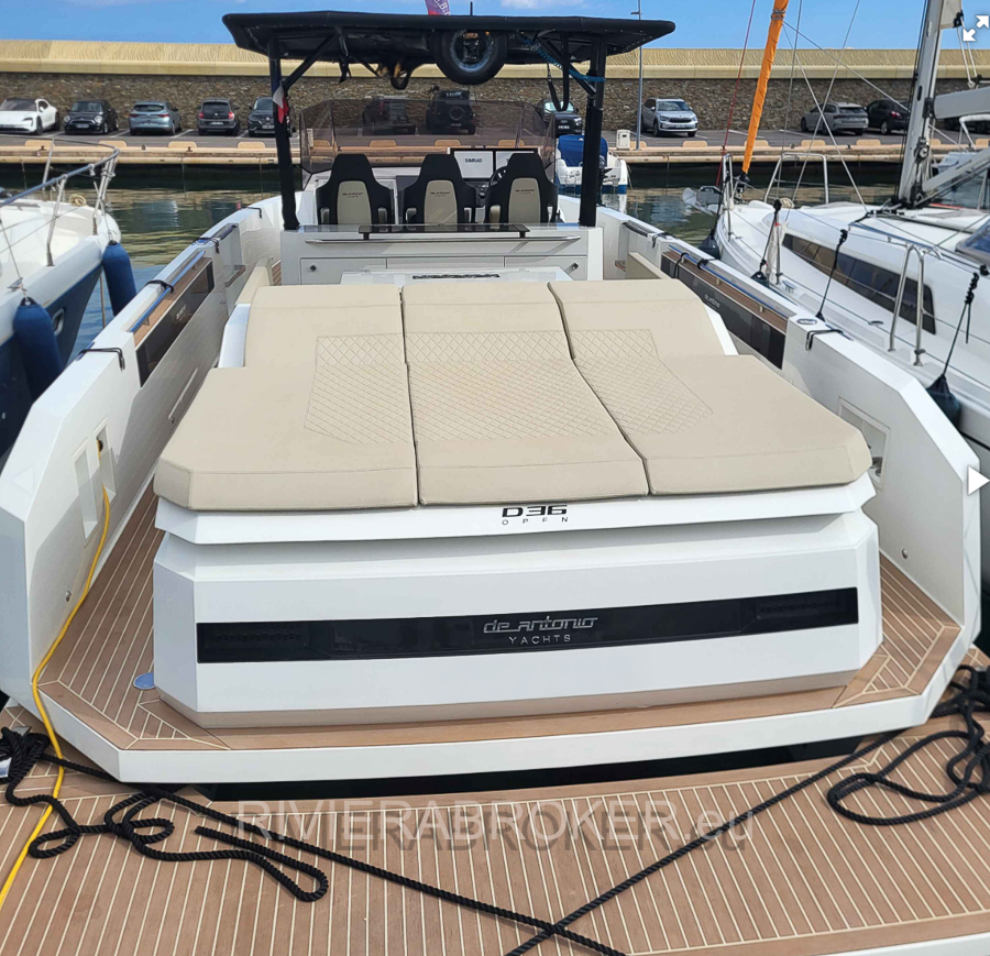 DE-ANTONIO-YACHTS-D36-OPEN-rivierabroker-17