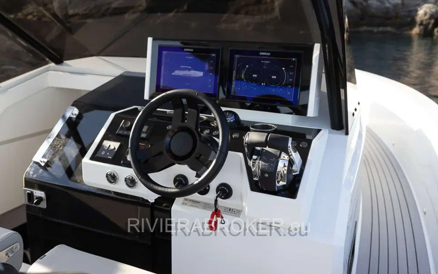 DE-ANTONIO-YACHTS-D36-OPEN-rivierabroker-4