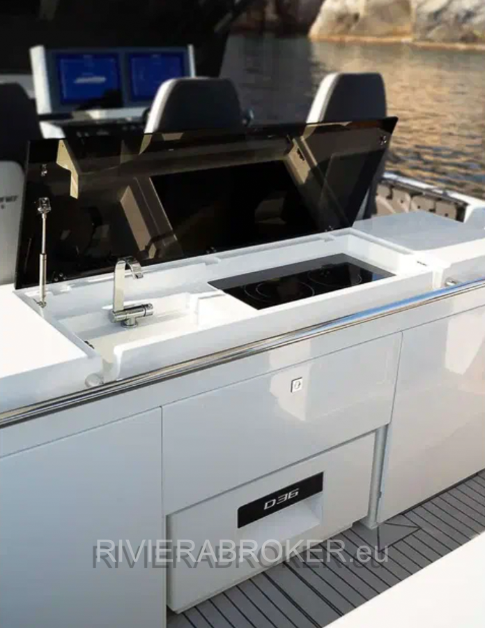 DE-ANTONIO-YACHTS-D36-OPEN-rivierabroker-5