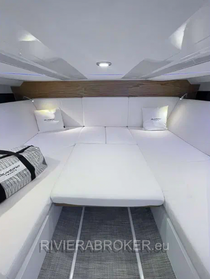 DE-ANTONIO-YACHTS-D36-OPEN-rivierabroker-7