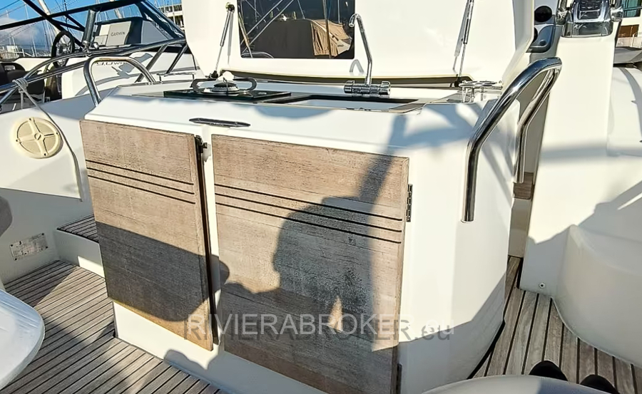 Beneteau-Flyer-850-SunDeck-Miami _rivierabroker 2012_RIVIERABROKER-13