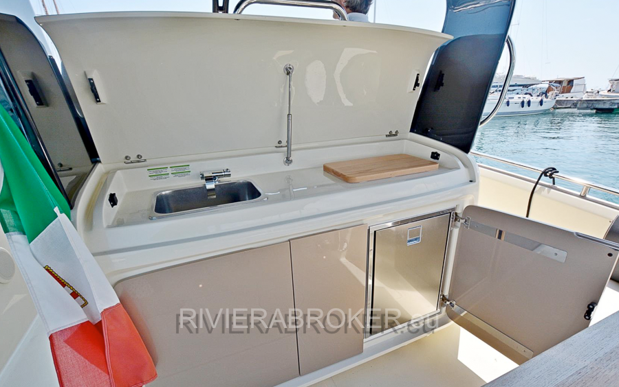 INVICTUS-GT320_RIVIERABROKER-5