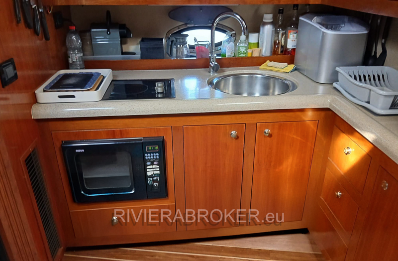 Cruisers_Yachts_440_4370_Express-RIVIERABROKER-11