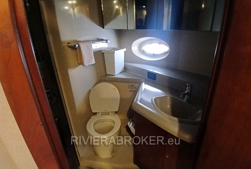 Cruisers_Yachts_440_4370_Express-RIVIERABROKER-16