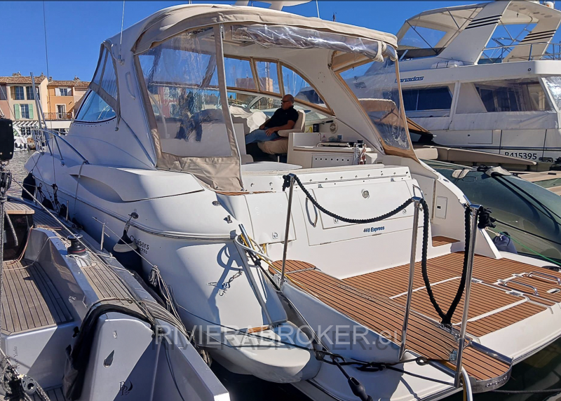 Cruisers_Yachts_440_4370_Express-RIVIERABROKER-3