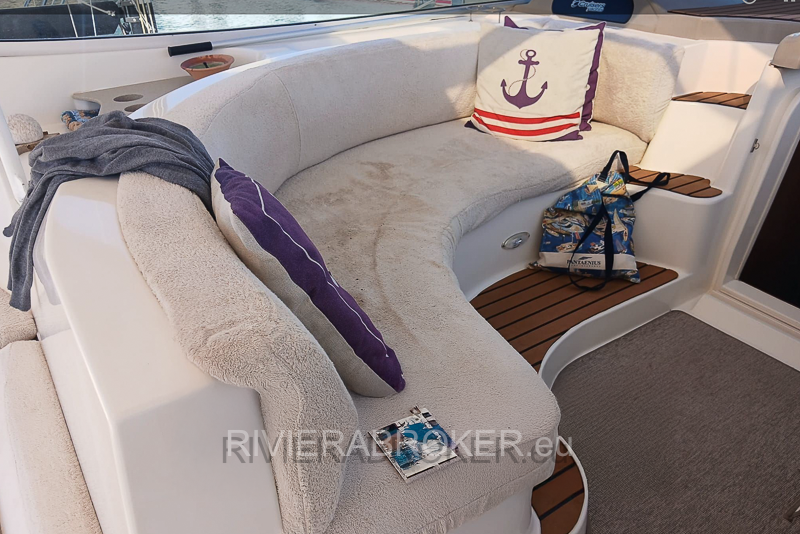 Cruisers_Yachts_440_4370_Express-RIVIERABROKER-5