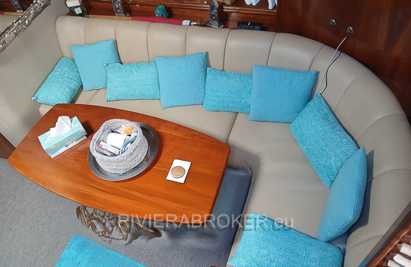 Cruisers_Yachts_440_4370_Express-RIVIERABROKER-6