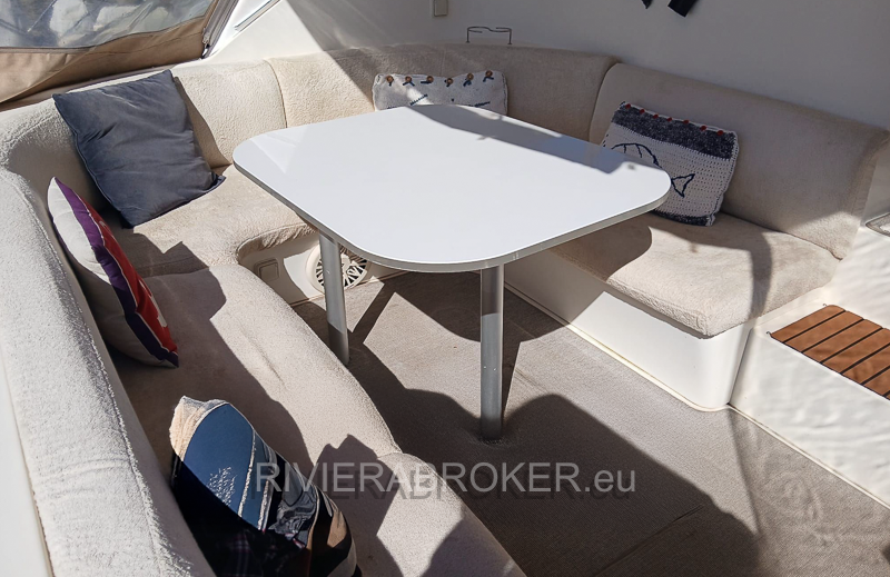 Cruisers_Yachts_440_4370_Express-RIVIERABROKER-9