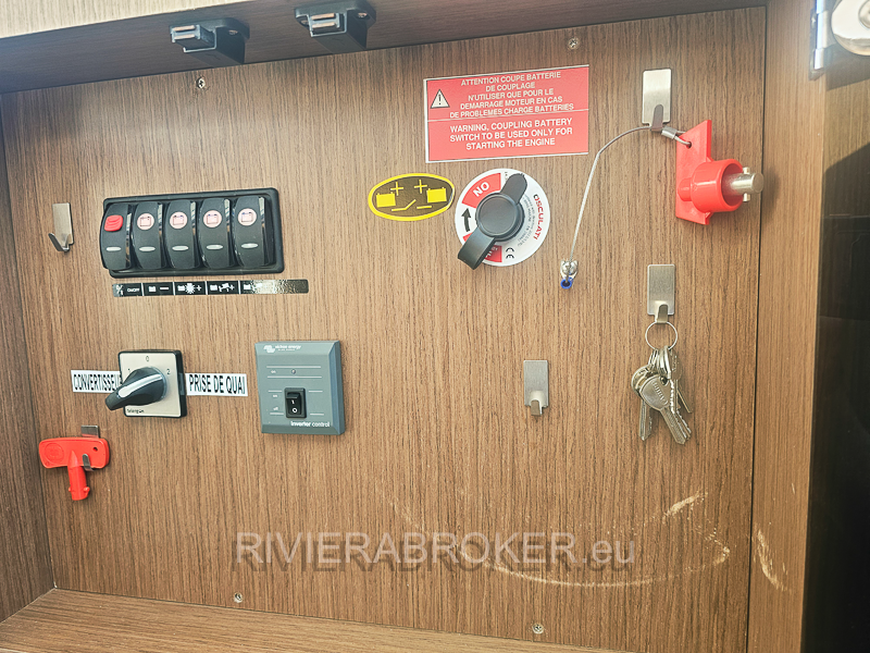 jeanneau-cap-camarat-10.5-WA-serie3-RIVIERABROKER-16