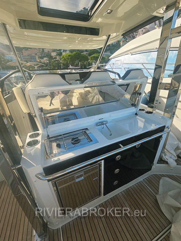 jeanneau-cap-camarat-10.5-WA-serie3-RIVIERABROKER-27